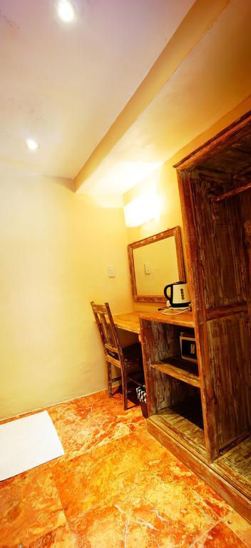 Puri Wisata Balinese Style Hotel Семиньяк Номер фото