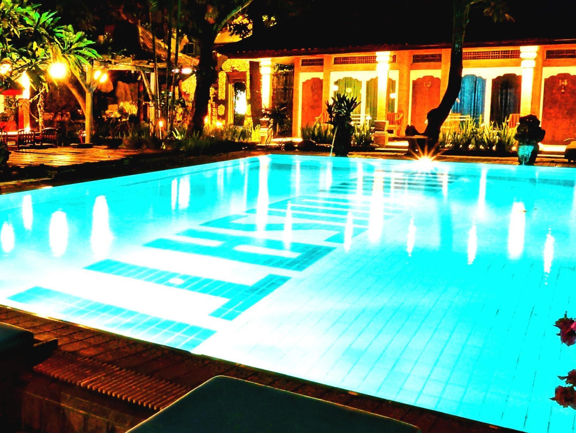 Puri Wisata Balinese Style Hotel Семиньяк Экстерьер фото
