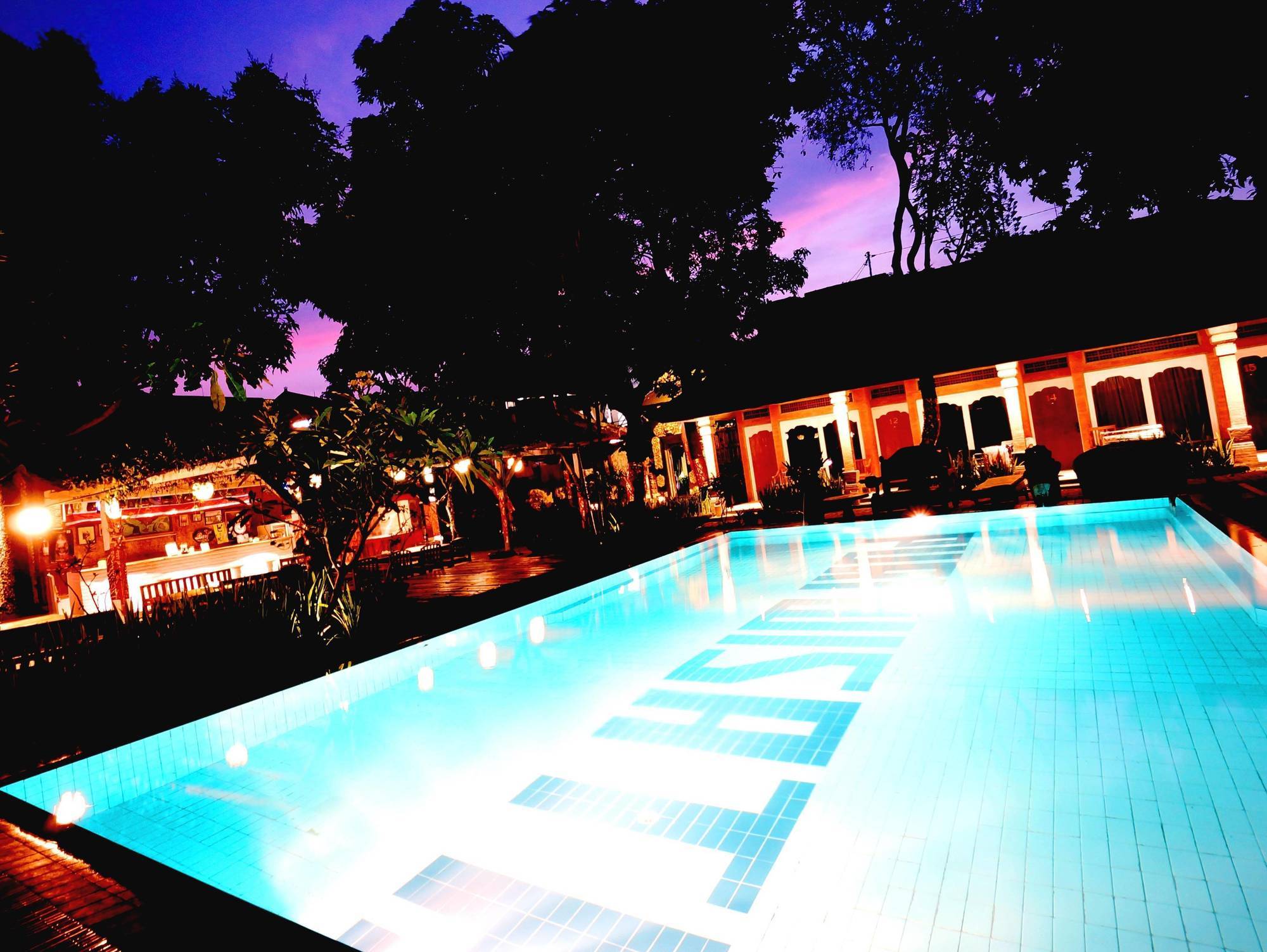 Puri Wisata Balinese Style Hotel Семиньяк Экстерьер фото