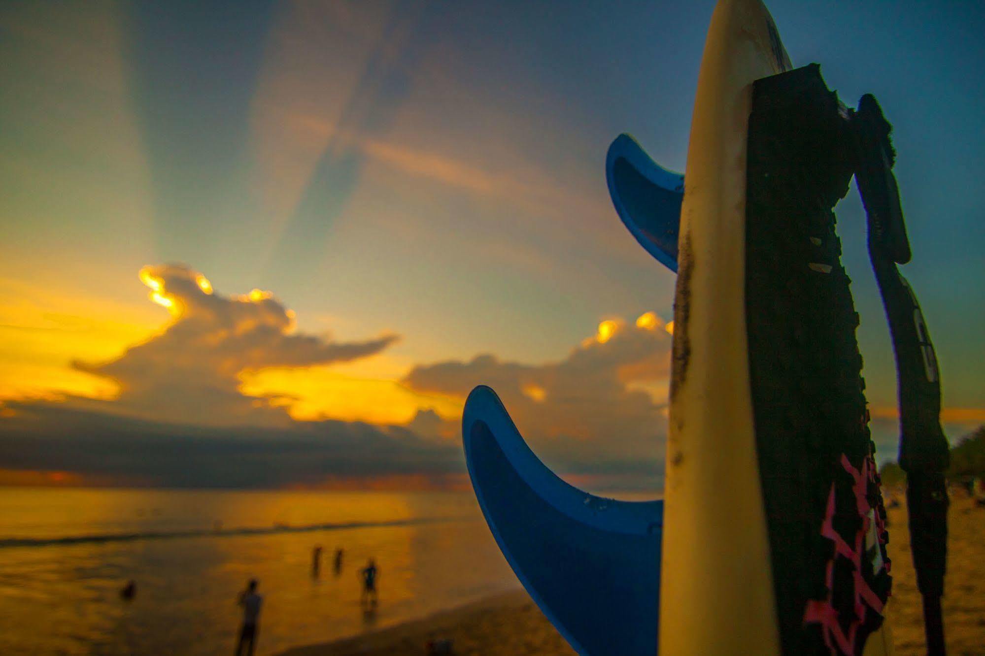 Puri Wisata Balinese Style Hotel Семиньяк Экстерьер фото