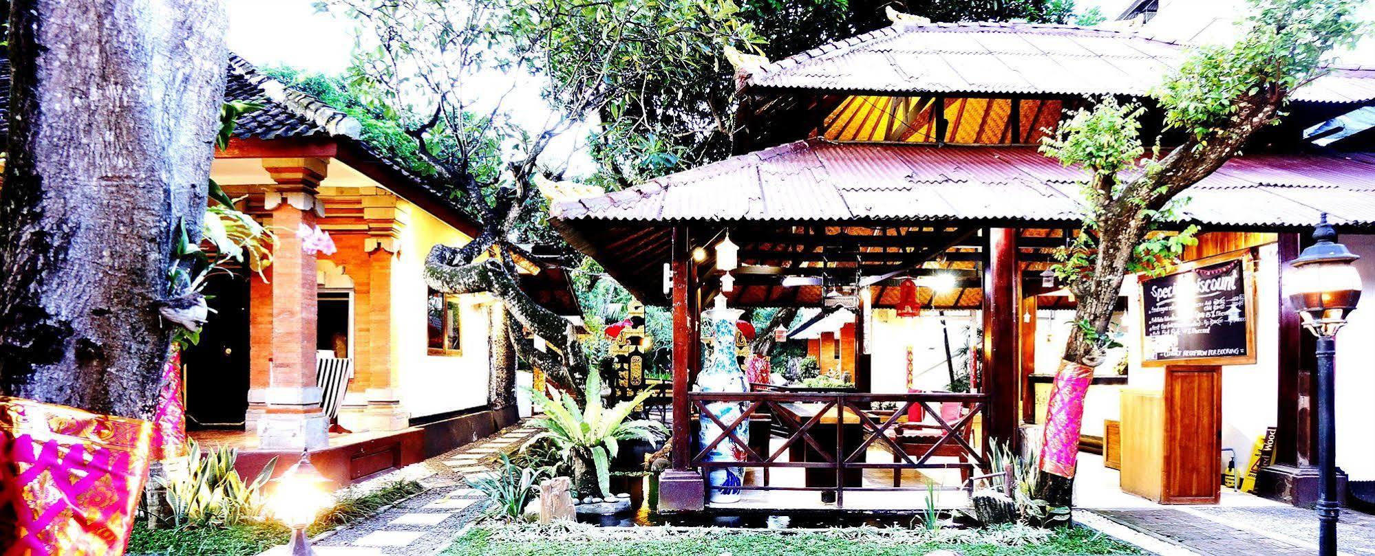Puri Wisata Balinese Style Hotel Семиньяк Экстерьер фото