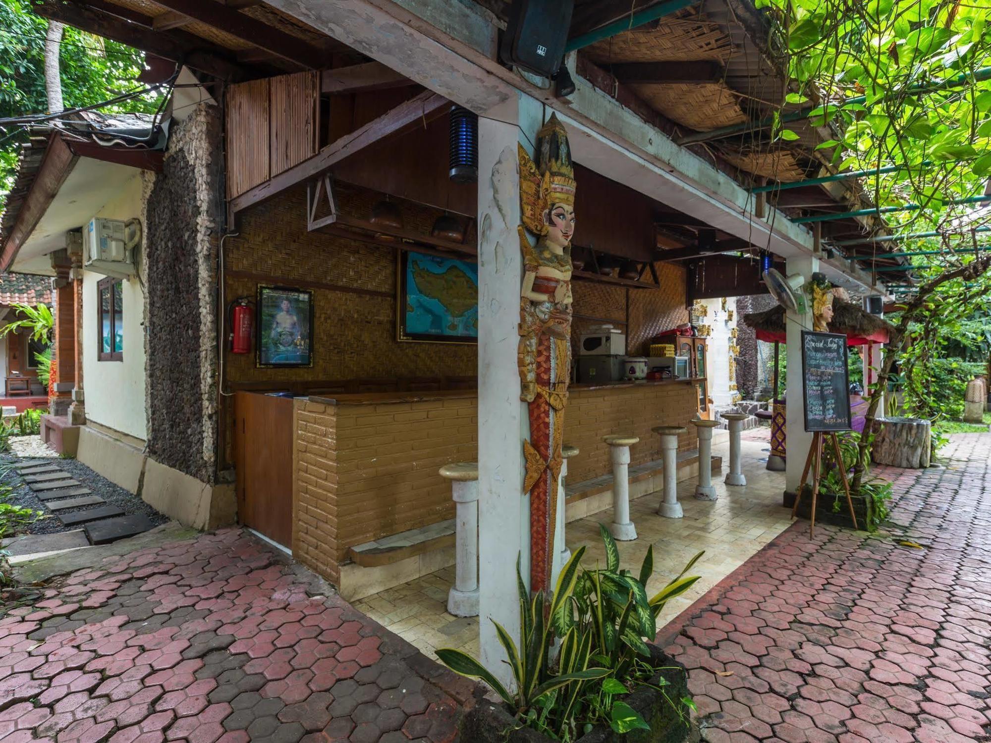 Puri Wisata Balinese Style Hotel Семиньяк Экстерьер фото